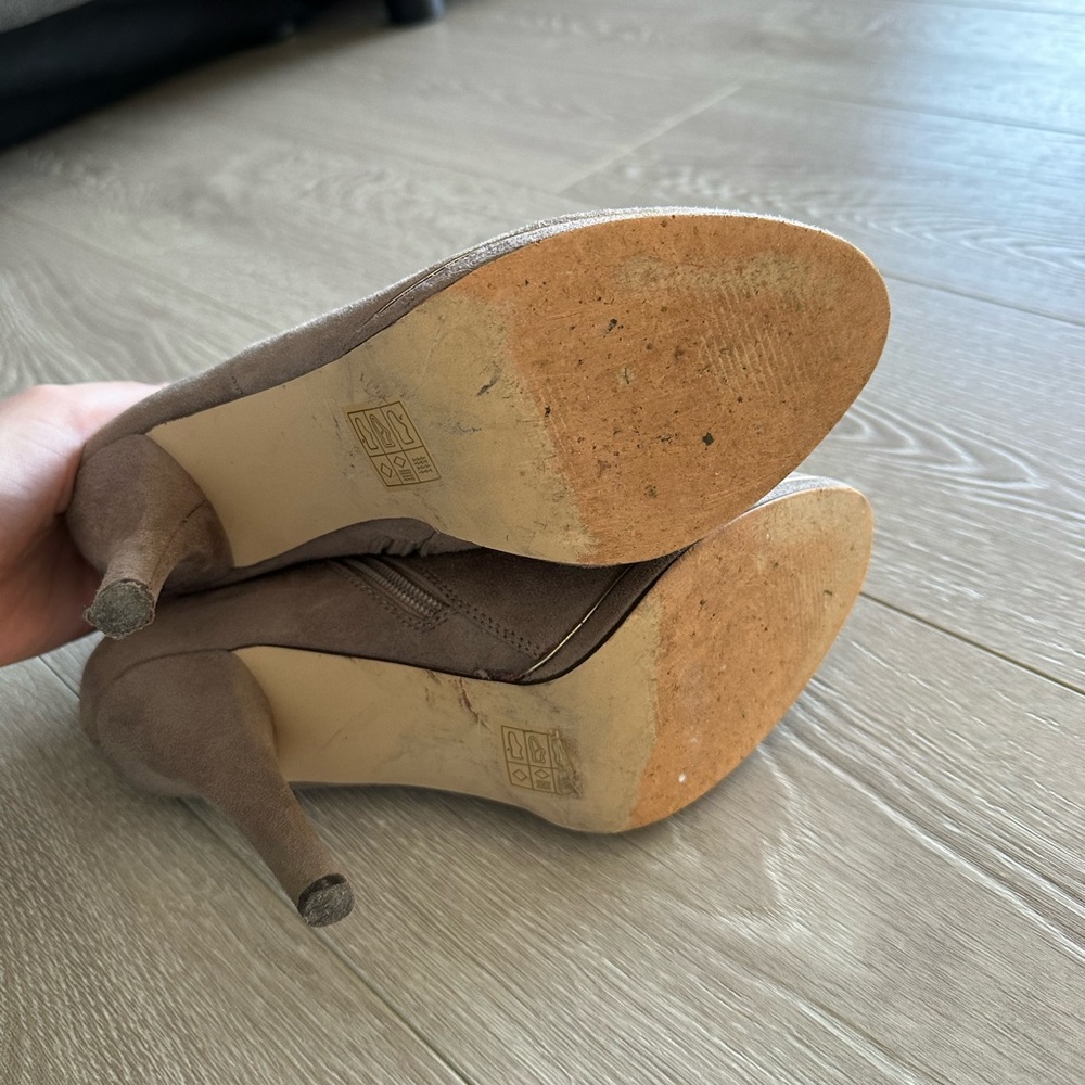 Call it Spring Heels - Picture 4 of 8